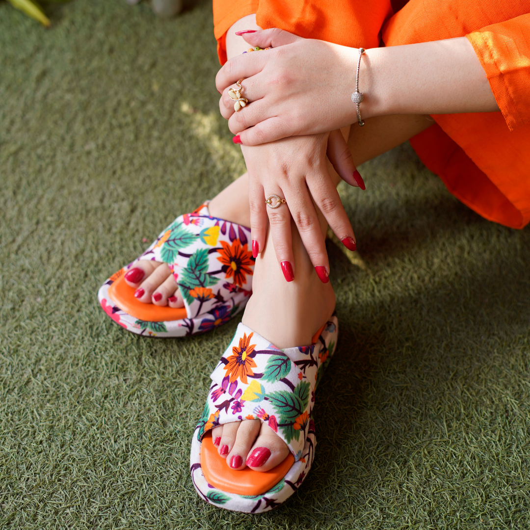 Elarawalk Bloom‑Burst Sling