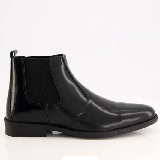 Elara Black Chelsea Boots